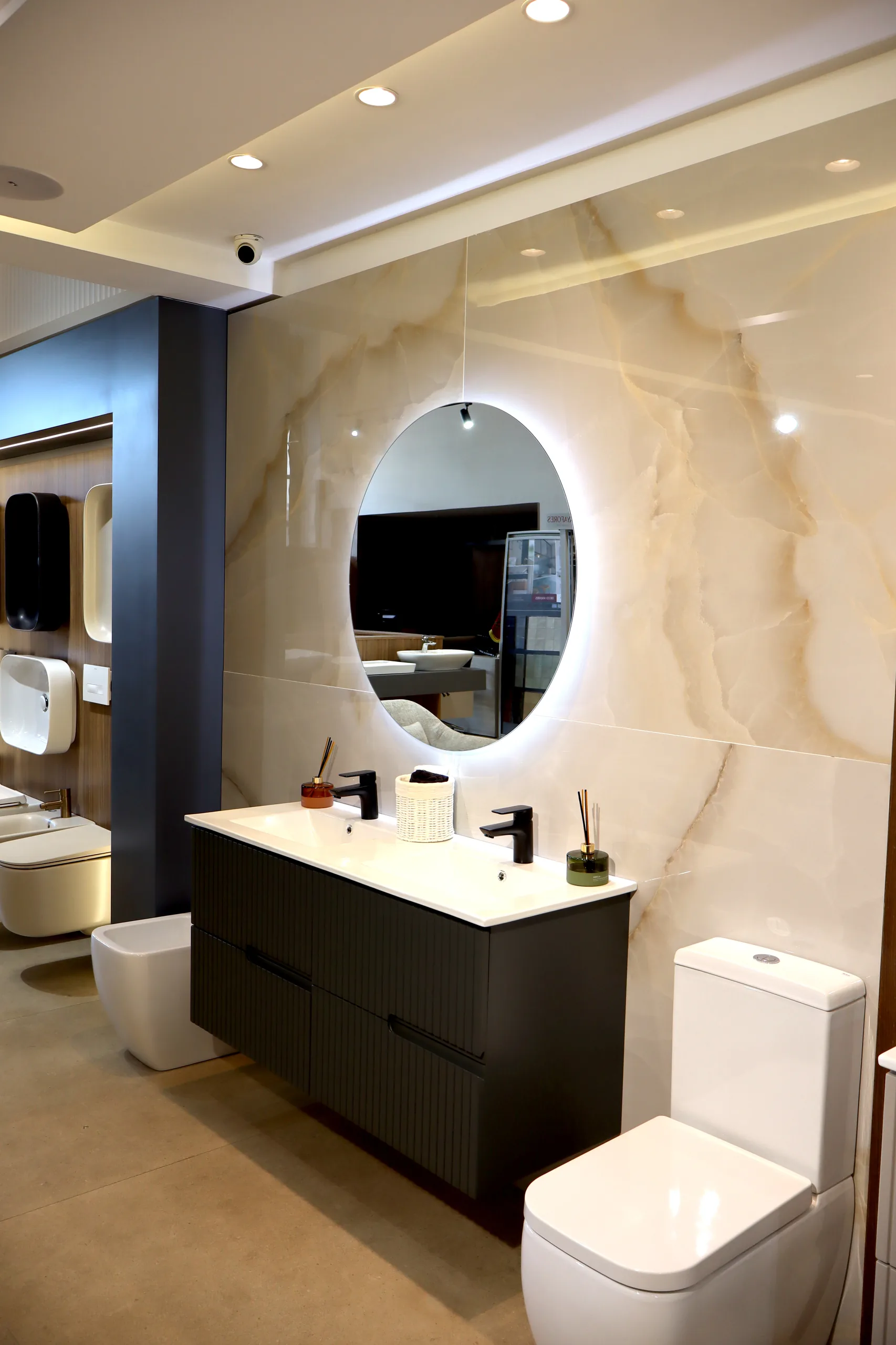 Meuble vasque noir miroir LED carrelage onyx